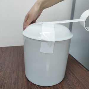 骨壺の蓋を付属のガムテープで固定してください。