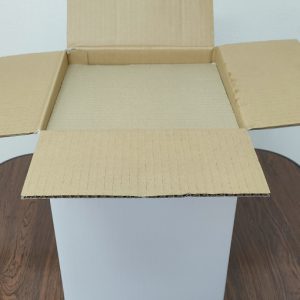 蓋用ダンボールを入れる